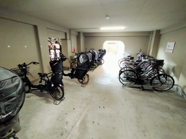 森ノ宮ハイツの駐車場
