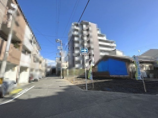 【前面道路含む現地写真】