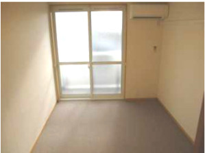 【居間・リビング】 | サンヴィレッジ２０ | １階はフローリング、２階以上はカーペットになります。