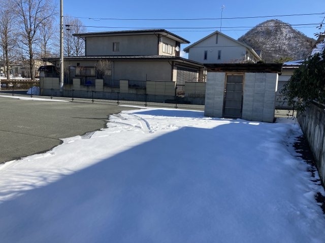 山形市南原町３丁目の事務所の駐車場