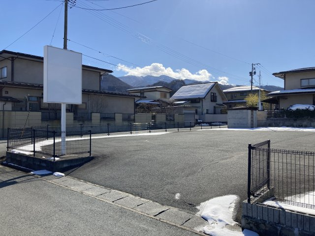 山形市南原町３丁目の事務所の駐車場