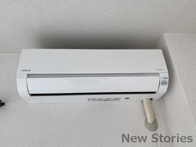 【設備】 | フォブール西須賀 | リビング備え付けのエアコンです。