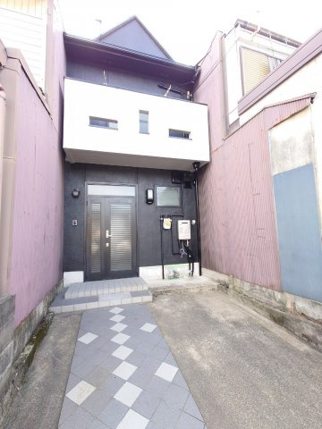 駅徒歩１０分以内で２沿線利用可能♪リビング吹抜け♪全居室収納あり３ＬＤＫ♪山科区厨子奥長通の外観