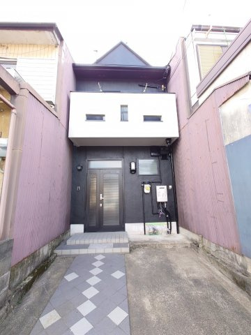 駅徒歩１０分以内で２沿線利用可能♪リビング吹抜け♪全居室収納あり３ＬＤＫ♪山科区厨子奥長通の外観