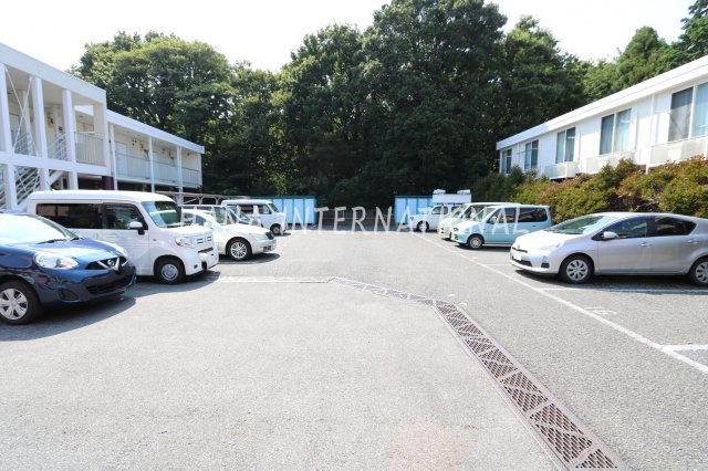 フルールⅡの駐車場