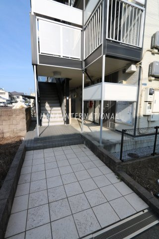 エスト逆井のエントランス