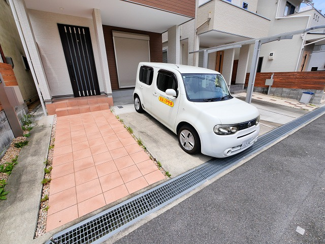 富雄元町1丁目戸建の駐車場|駐車場があるので、車を買う予定の方も安心です