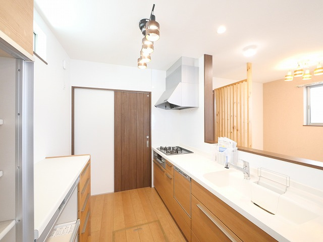 富雄元町1丁目戸建のキッチン|きれいなキッチンです