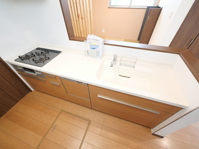 富雄元町1丁目戸建のキッチン|きれいなキッチンです