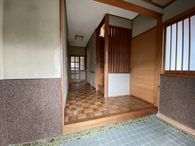 中古住宅 津保川台２丁目の玄関