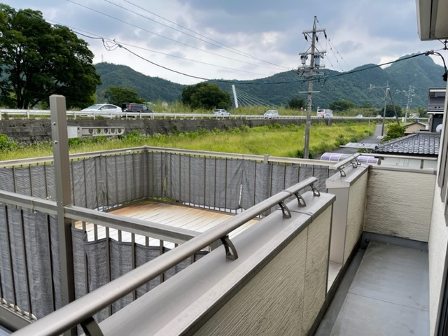 中古住宅　中川原４丁目のバルコニー