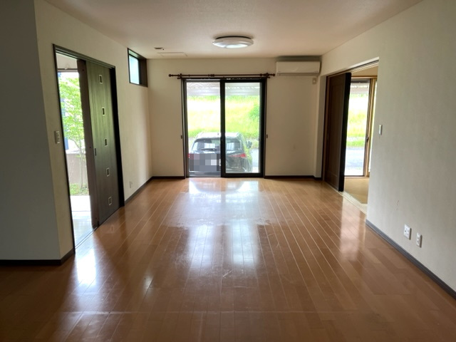 中古住宅　中川原４丁目の居間・リビング|地図