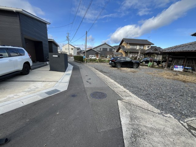 土地　中の前面道路含む現地写真