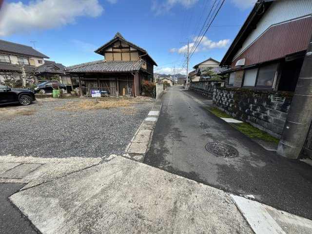 土地　中の前面道路含む現地写真