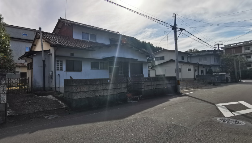 土地　三田洞東５丁目の前面道路含む現地写真