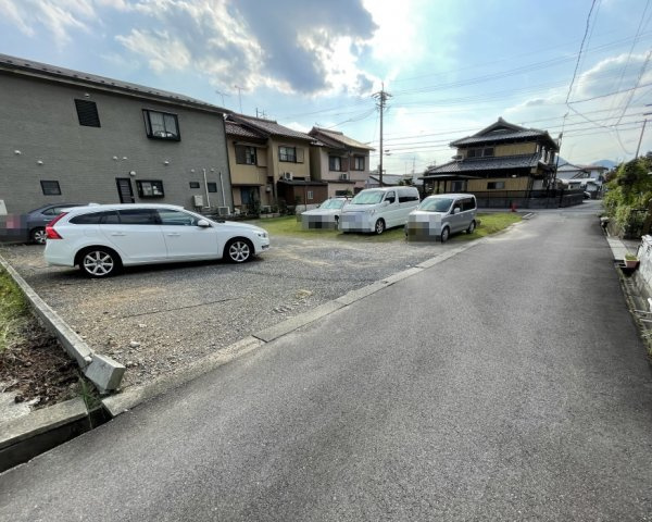 土地　三田洞東１丁目の前面道路含む現地写真