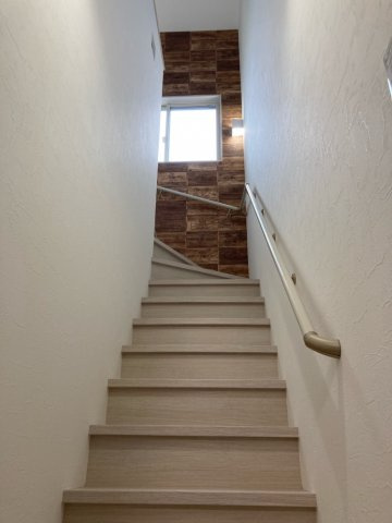 中古住宅 六之井のその他|階段