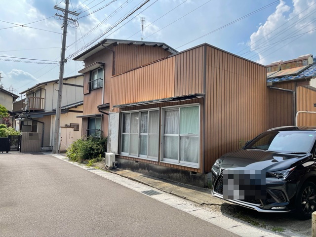 中古住宅　三田洞東１丁目の前面道路含む現地写真|外観
