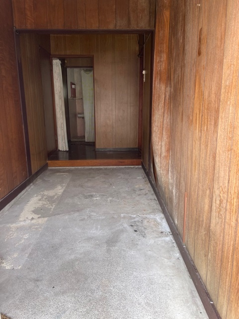 中古住宅　三田洞東１丁目の玄関