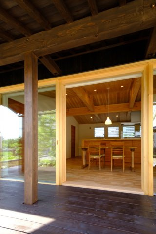 中古住宅 北方のダイニング|庭から見たダイニング