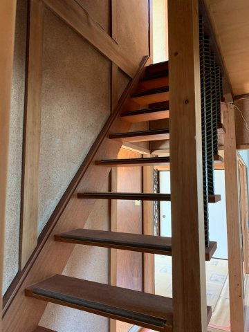 中古住宅 天池２丁目の内装|階段