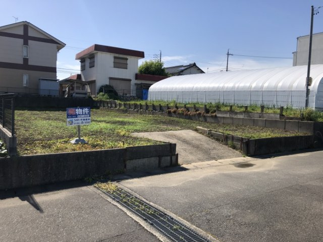 土地　一日市場北町の前面道路含む現地写真