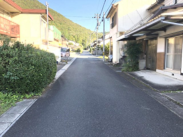 土地　石谷の前面道路含む現地写真