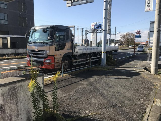 土地　上土居２丁目の前面道路含む現地写真