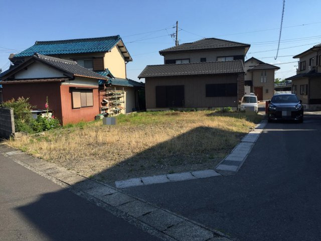土地　屋井の前面道路含む現地写真