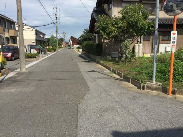 土地　北今ケ渕の前面道路含む現地写真