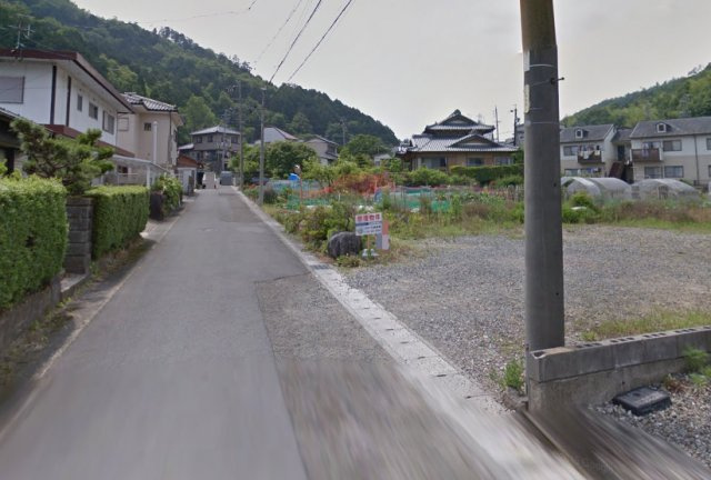 土地　岩崎の前面道路含む現地写真