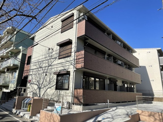 【外観】 | ペットOK♪「京王多摩センター」駅・「小田急多摩センター」駅まで徒歩10分！ワンちゃん・猫ちゃんと一緒に暮らせる築浅3階建てアパートです☆