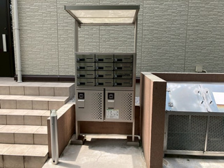 【その他共用部分】 | 共用部には宅配BOXがあるので荷物の受け取りもスムーズに♪再配達を依頼する手間が省けます☆