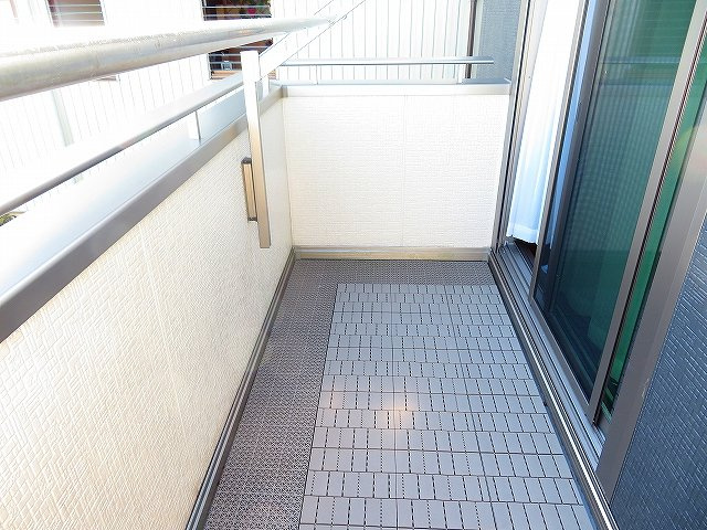 高知市 桜井町2丁目 中古戸建てのバルコニー