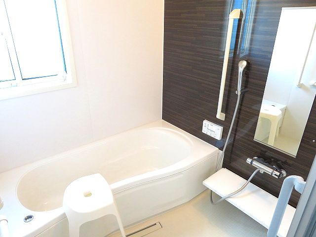 高知市 桜井町2丁目 中古戸建ての浴室