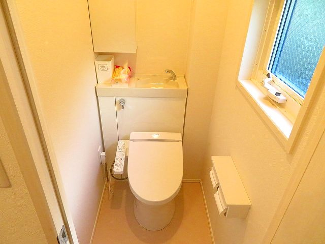 高知市 桜井町2丁目 中古戸建てのトイレ