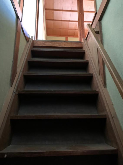 【その他】 | 八尾市緑ヶ丘4丁目　店舗付中古テラス | 階段