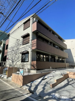 【外観】 | ペットOKの築浅3階建てアパート♪「京王多摩センター」駅、「小田急多摩センター」駅まで徒歩10分！多摩都市モノレールも徒歩圏内です◎