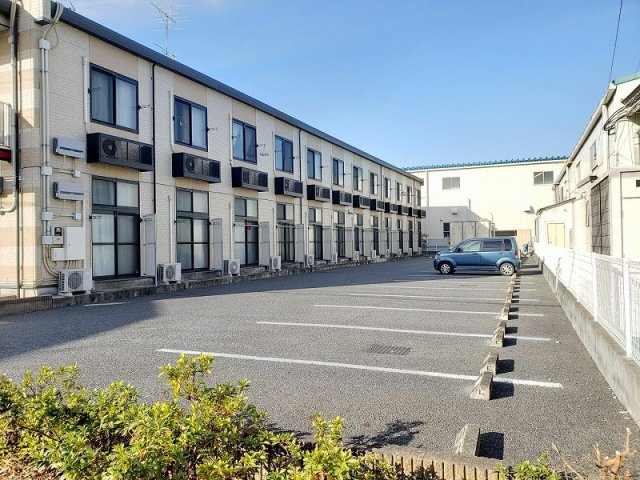 ソニックコート春日部の駐車場