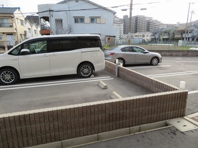 アコルデ西岩田の駐車場