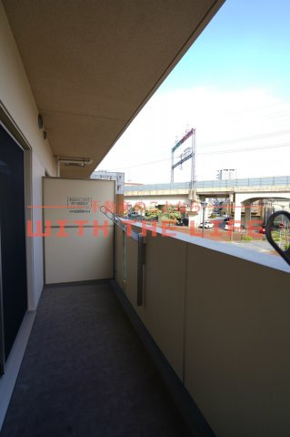 グランドウェルストーン【10，000円キャッシュバック対象物件】のバルコニー|暖かな日差しのふりそそぐバルコニー