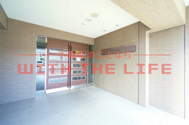 グランドウェルストーン【10，000円キャッシュバック対象物件】のエントランス|ゆとりのあるエントランスです