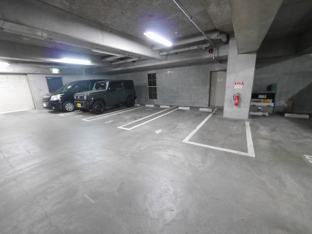 サンコート花山の駐車場