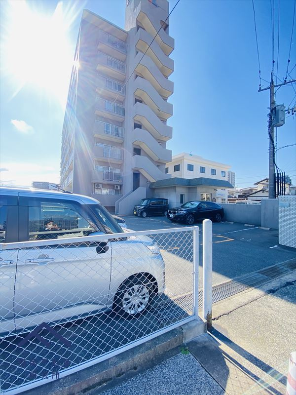 エバーライフ箱崎第三の駐車場