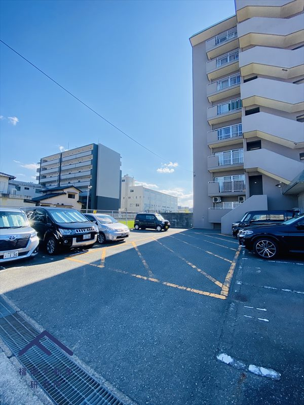 エバーライフ箱崎第三の駐車場