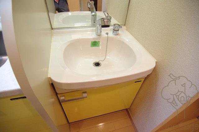 プレサンス梅田EASTの独立洗面台