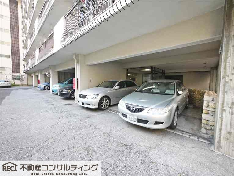 第二ハイツ六甲の駐車場