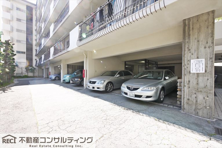 第二ハイツ六甲の駐車場