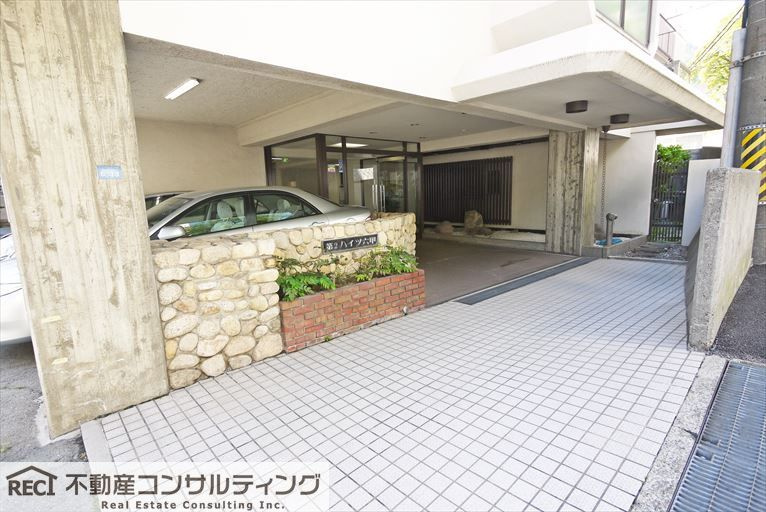 第二ハイツ六甲のエントランス