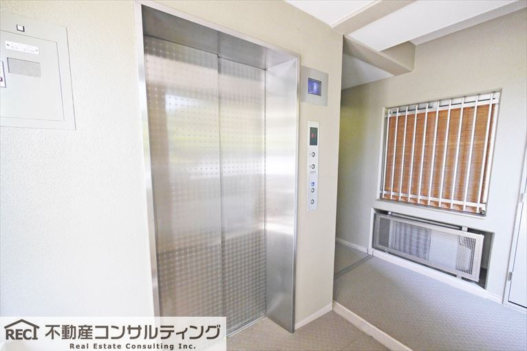 神戸野崎通アーバンライフのエントランス